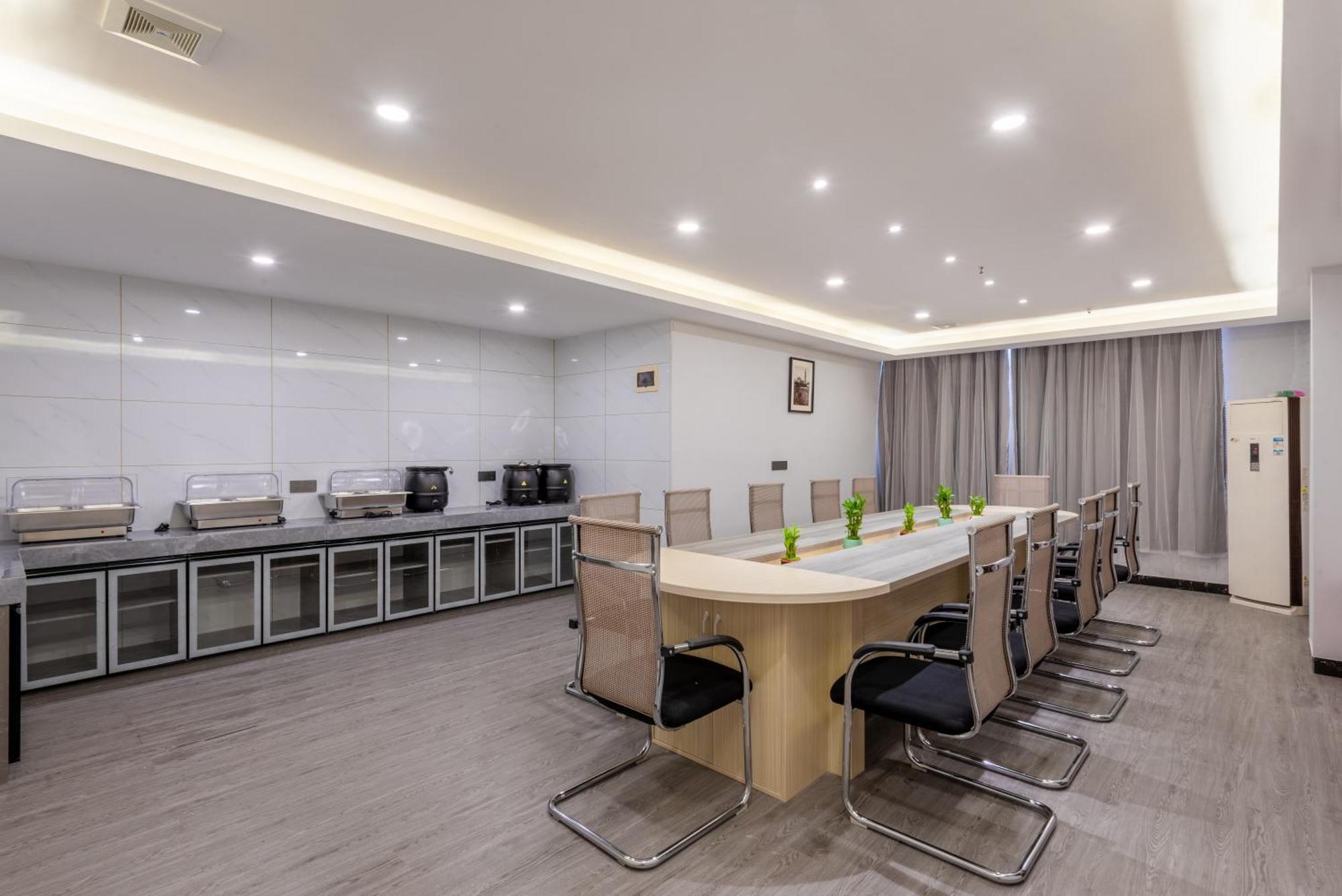 Huahang Hotel - Guangzhou Baiyun International Airport - Free Airport Shuttle Bus エクステリア 写真