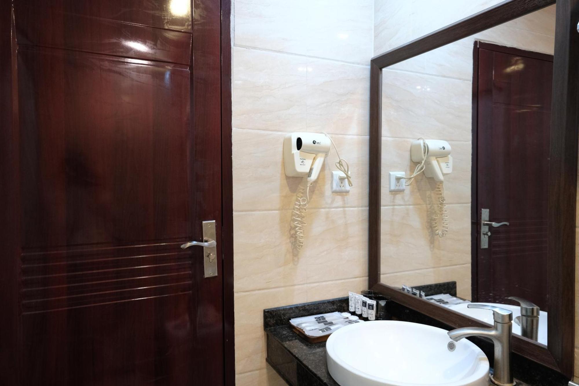 Huahang Hotel - Guangzhou Baiyun International Airport - Free Airport Shuttle Bus エクステリア 写真
